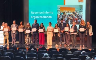 Fundación Amanoz recibe diploma por la entrega de FECU social y refuerza su compromiso con la transparencia